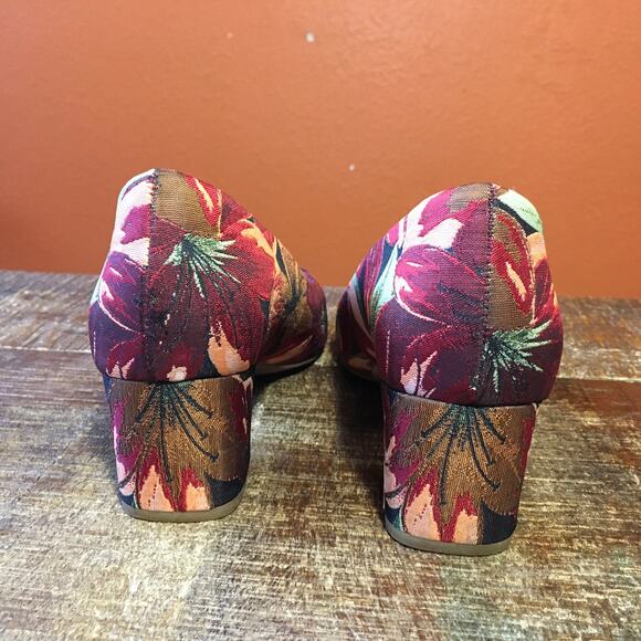 Corso Como CC Gwynn Pump Womens 7.5 Red Floral Jaquard Shoe Block Heel Broque - Picture 4 of 10